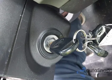 2008 Ford Focus Se/Ses z USA, uszkodzony, nr VIN 1FAHP35N68W220651